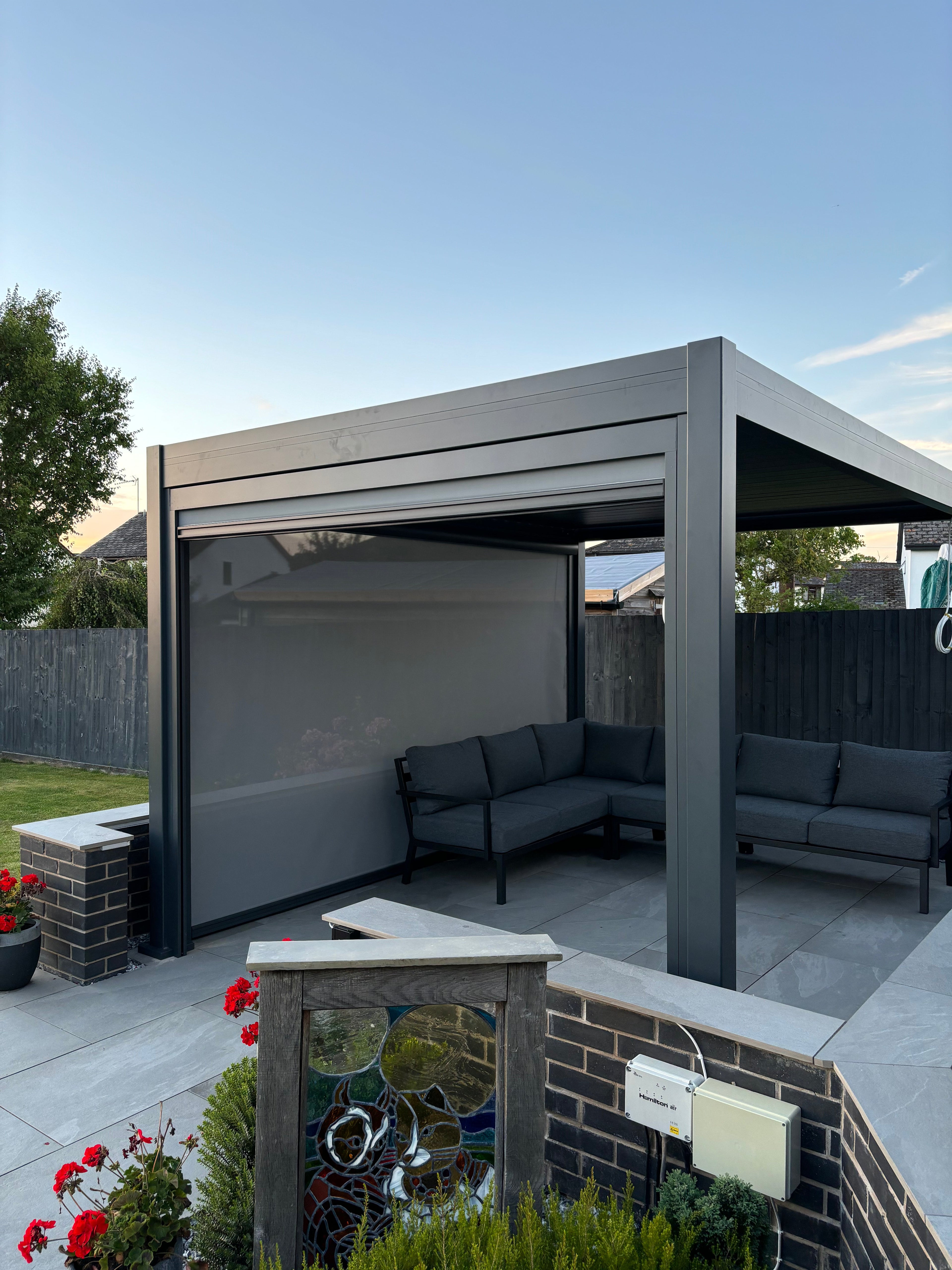 Manual vs Electric Pergolas 