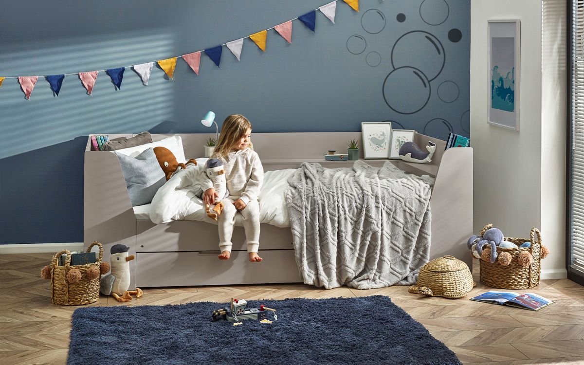 1702400335_cyc002-cyclone-daybed-taupe-roomset-1.jpg
