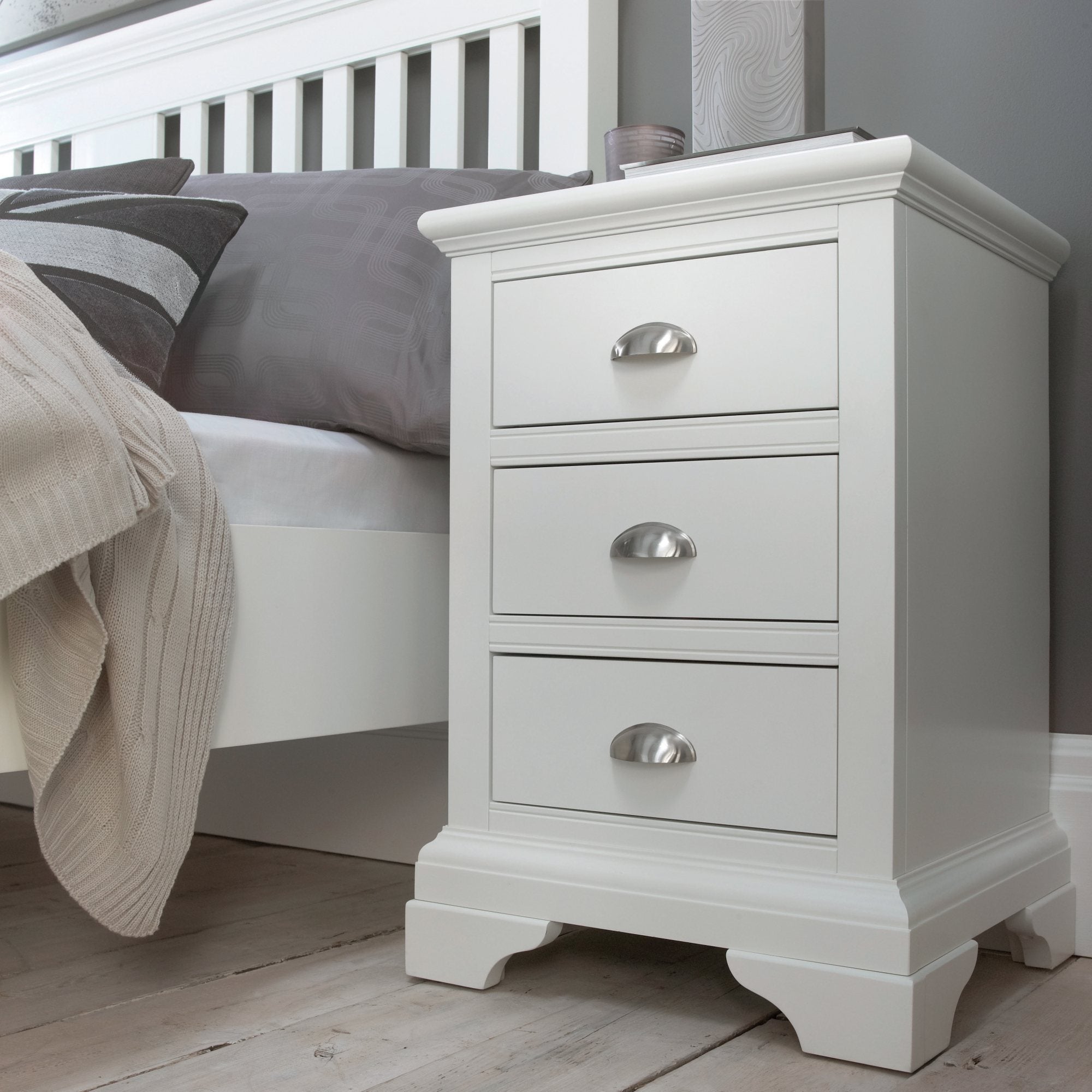 8006-73 3 Drawer Nightstand.jpg
