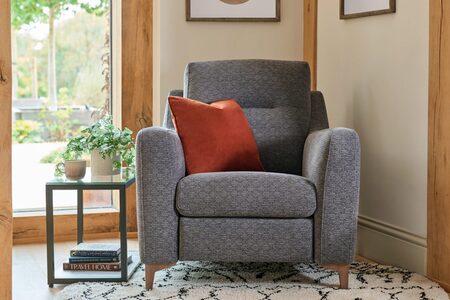 0AUC0 Armchair