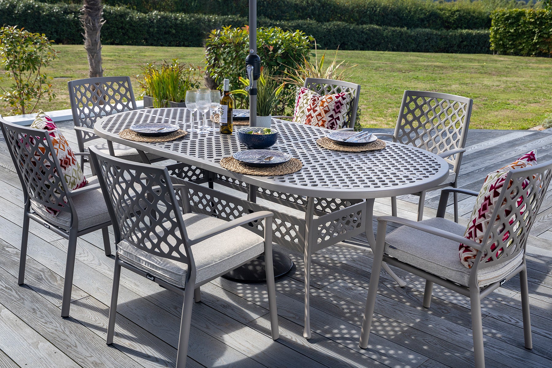Hartman Avebury 6 Seat Oval Dining Set in Crimini / Moon