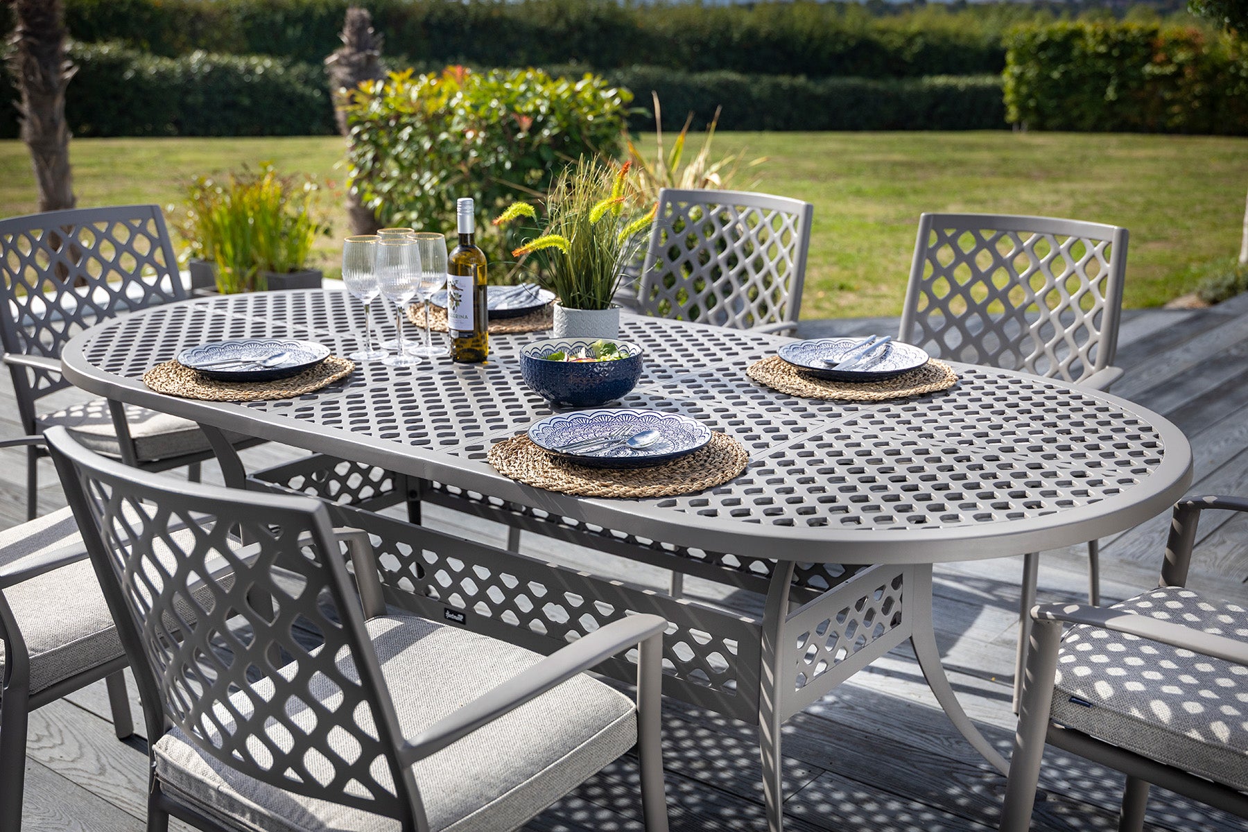 Hartman Avebury 6 Seat Oval Dining Set in Crimini / Moon