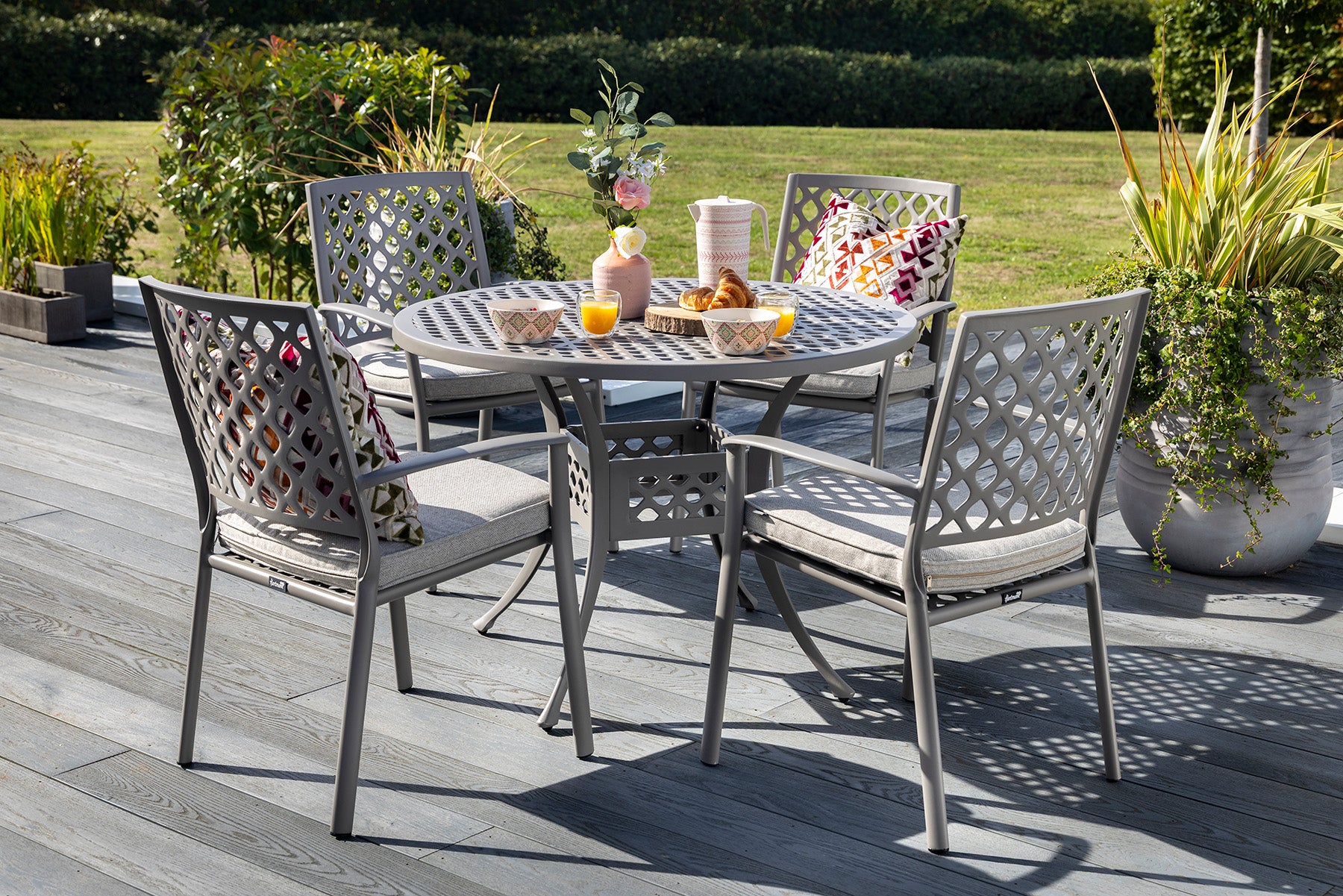 Hartman Avebury 4 Seat Dining Set in Crimini / Moon