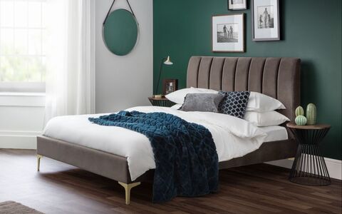 DEC001 Velvet Bed 135Cm