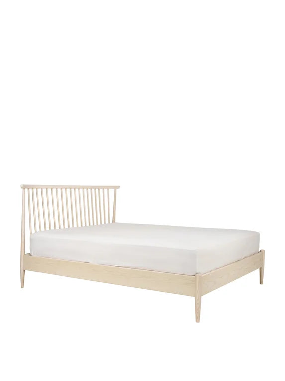 3887 Kingsize Spindle Headboard Bed