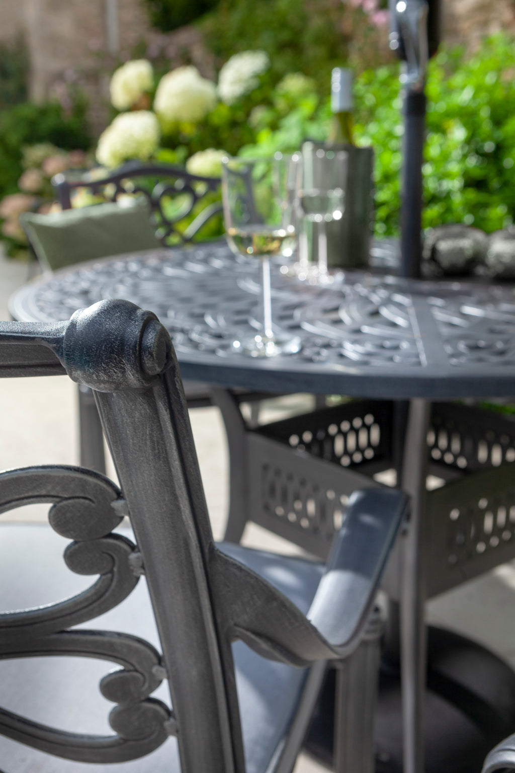 Hartman Capri 4 Seat Round Dining Set in Antique Grey / Platinum