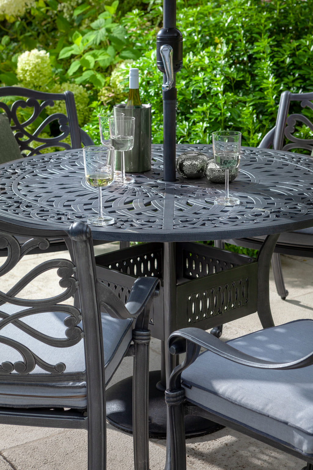 Hartman Capri 4 Seat Round Dining Set in Antique Grey / Platinum