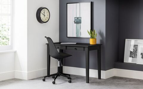 Black Desk