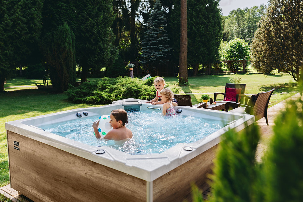 Celtic Spas OKA Wave 3 D Shaped Round Hot Tub